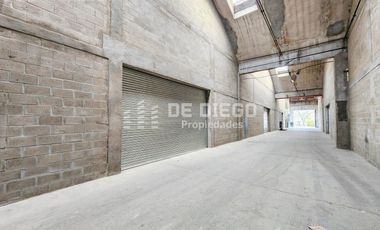 Deposito en alquiler de 540 m2, dentro de predio con seguridad, Olivos