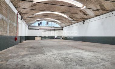 Deposito en alquiler de 540 m2, dentro de predio con seguridad, Olivos