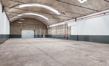 Deposito en alquiler de 540 m2, dentro de predio con seguridad, Olivos
