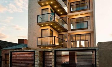 Venta departamento 3 ambientes con balcón y baulera en Bernal Este