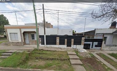 Casa en  Ovidio Lagos a metros de Av. Almafuerte
