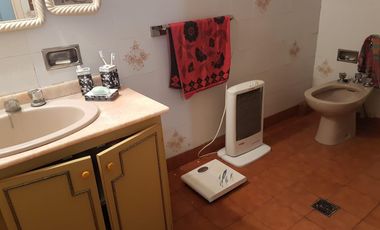 Casa en venta - 4 Dormitorios 2 Baños - Mar del Plata