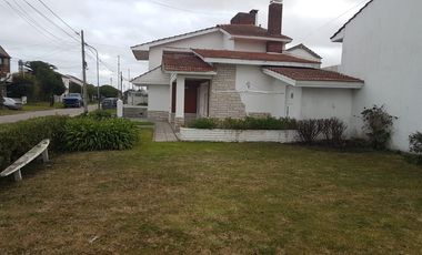 Casa en venta - 4 Dormitorios 2 Baños - Mar del Plata