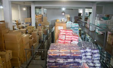 Depósito con oficinas en venta