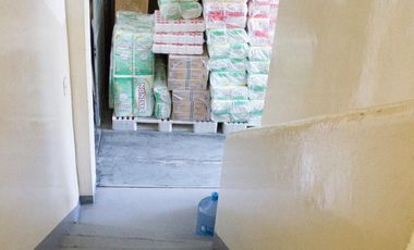 Depósito con oficinas en venta