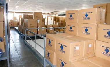 Depósito con oficinas en venta