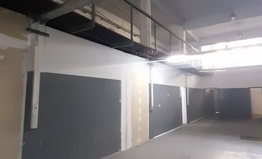Depósito con oficinas en venta