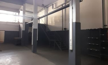 Depósito con oficinas en venta