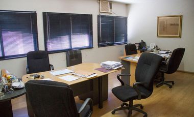 Depósito con oficinas en venta