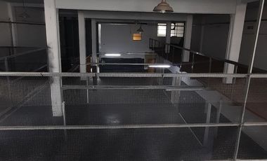 Depósito con oficinas en venta