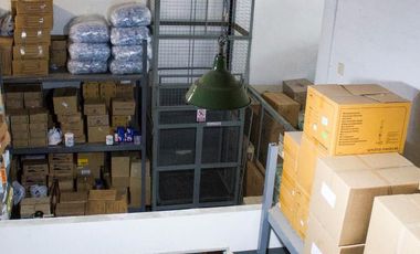 Depósito con oficinas en venta