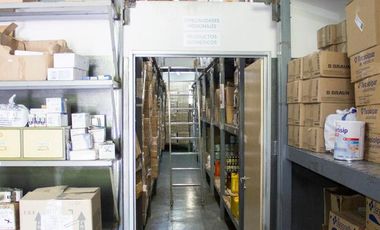 Depósito con oficinas en venta