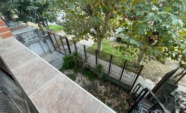 Venta de PH 4 ambientes con terraza en  Lanús