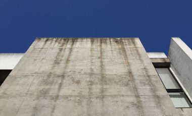 RIOBAMBA al 7200 - 2.50X5,00m. - Semicubierta, entrada independiente, iluminación y alarma
