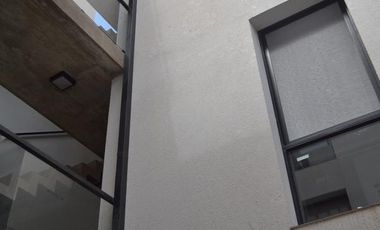 RIOBAMBA al 7200 - 2.50X5,00m. - Semicubierta, entrada independiente, iluminación y alarma