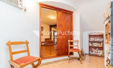 Venta Casa 4 ambientes con piscina, amplio jardín y cochera en Villa Sarmiento.