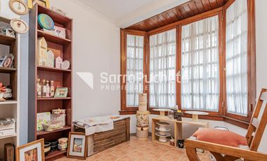 Venta Casa 4 ambientes con piscina, amplio jardín y cochera en Villa Sarmiento.