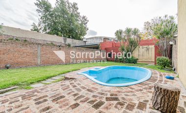 Venta Casa 4 ambientes con piscina, amplio jardín y cochera en Villa Sarmiento.