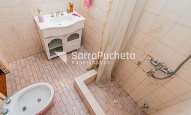 Venta Casa 4 ambientes con piscina, amplio jardín y cochera en Villa Sarmiento.