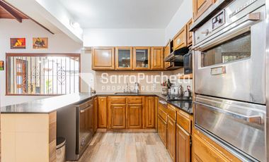 Venta Casa 4 ambientes con piscina, amplio jardín y cochera en Villa Sarmiento.