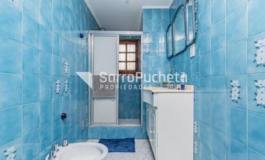 Venta Casa 4 ambientes con piscina, amplio jardín y cochera en Villa Sarmiento.