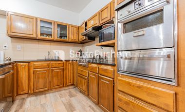 Venta Casa 4 ambientes con piscina, amplio jardín y cochera en Villa Sarmiento.