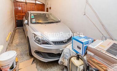 Venta Casa 4 ambientes con piscina, amplio jardín y cochera en Villa Sarmiento.