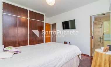 Venta Casa 4 ambientes con piscina, amplio jardín y cochera en Villa Sarmiento.