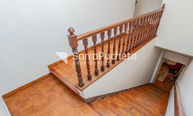 Venta Casa 4 ambientes con piscina, amplio jardín y cochera en Villa Sarmiento.