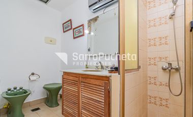 Venta Casa 4 ambientes con piscina, amplio jardín y cochera en Villa Sarmiento.