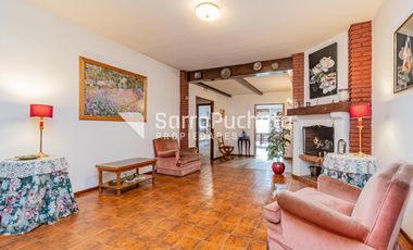 Venta Casa 4 ambientes con piscina, amplio jardín y cochera en Villa Sarmiento.