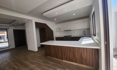 CASA EN RENTA  EN AUREA, ZIBATA CERCA DE LA ANAHUAC 3 HABITACIONES Y ROOFGARDEN