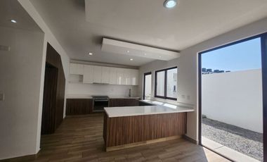 CASA EN RENTA  EN AUREA, ZIBATA CERCA DE LA ANAHUAC 3 HABITACIONES Y ROOFGARDEN