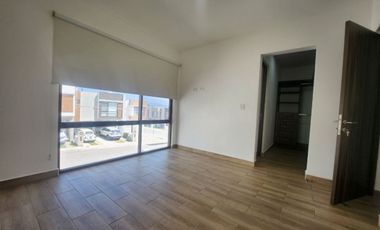 CASA EN RENTA  EN AUREA, ZIBATA CERCA DE LA ANAHUAC 3 HABITACIONES Y ROOFGARDEN