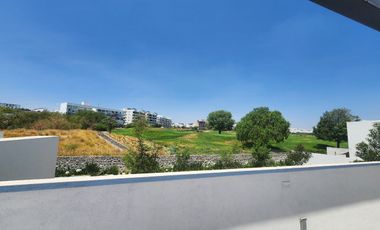 CASA EN RENTA  EN AUREA, ZIBATA CERCA DE LA ANAHUAC 3 HABITACIONES Y ROOFGARDEN