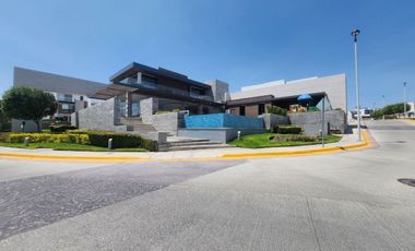 CASA EN RENTA  EN AUREA, ZIBATA CERCA DE LA ANAHUAC 3 HABITACIONES Y ROOFGARDEN