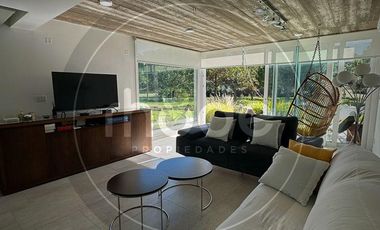 Casa dentro de barrio semi cerrado en Costa Ayres