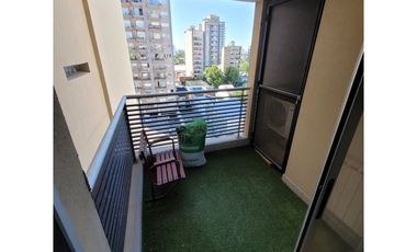 Excelente Depto 2 Ambientes con doble balcon (frente y contrafrente) y cochera privada. Sum/Gym/Piscina.