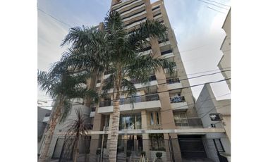 Excelente Depto 2 Ambientes con doble balcon (frente y contrafrente) y cochera privada. Sum/Gym/Piscina.