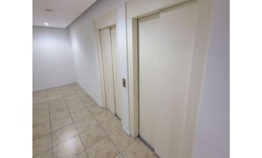 Excelente Depto 2 Ambientes con doble balcon (frente y contrafrente) y cochera privada. Sum/Gym/Piscina.