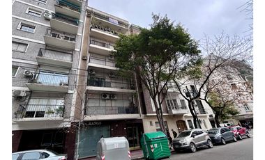 Departamento 3 ambientes con patio (A RENOVAR). EXCELENTE ubicación.
