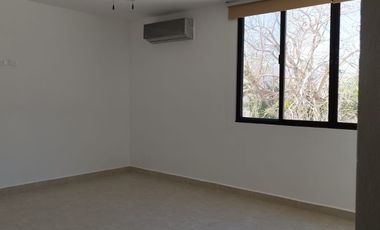 Linda Residencia en Renta con paneles  Privada Parque Central Merida, Yucatan