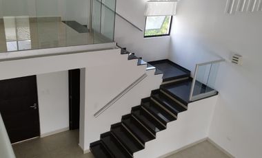 Linda Residencia en Renta con paneles  Privada Parque Central Merida, Yucatan