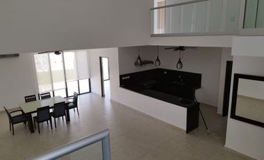 Linda Residencia en Renta con paneles  Privada Parque Central Merida, Yucatan