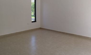 Linda Residencia en Renta con paneles  Privada Parque Central Merida, Yucatan