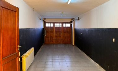 Chalet 5 ambientes con garaje doble y jacuzzi