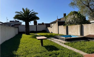 Chalet 5 ambientes con garaje doble y jacuzzi