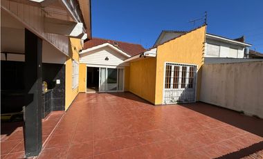 Chalet 5 ambientes con garaje doble y jacuzzi