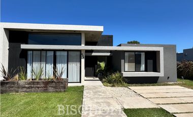 Casa en Venta en Barrio Residencial 1 – Costa Esmeralda