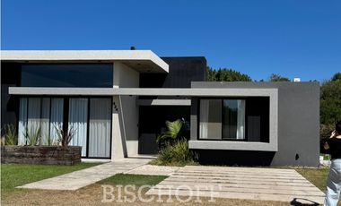 Casa en Venta en Barrio Residencial 1 – Costa Esmeralda